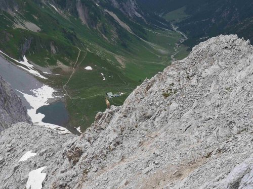 Mit Blick auf die Anhalter Hütte