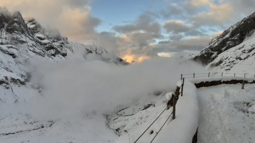 so sieht es von der Hüttenterrasse Richtung Lechtal aus. Meistens ohne Wolken :-)
